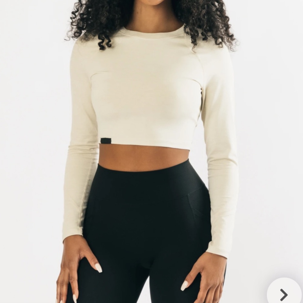 Alphalete long sleeve crop top in vanilla